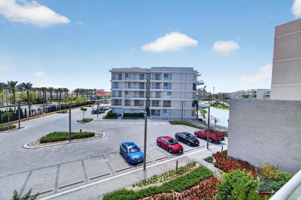 Property building, Day, Neighbourhood, Street view, Location, Parking