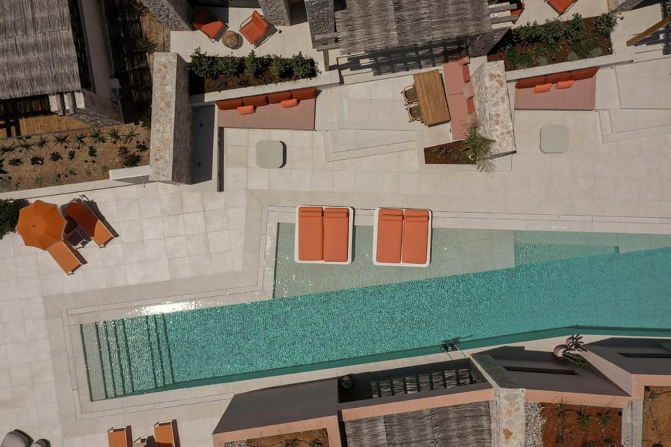 Pool view, Swimming pool, sunbed