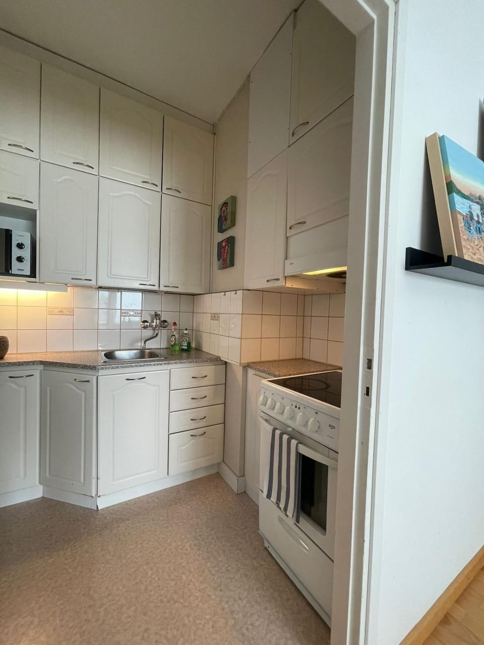 City center - a modern artist's two-room apartment! Smart TV & Fast Wifi Apartment in Finland
