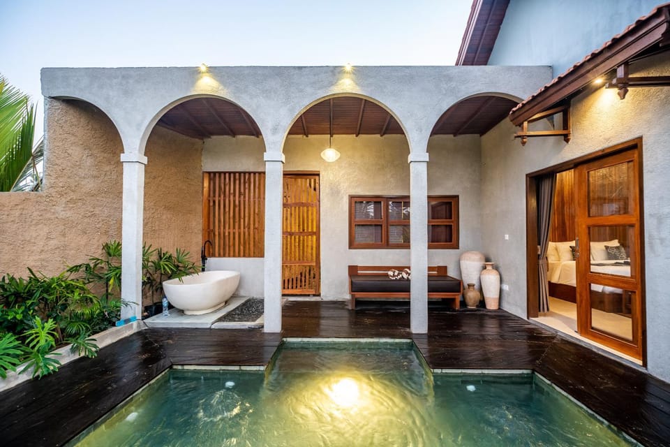 Hot Tub, Swimming pool