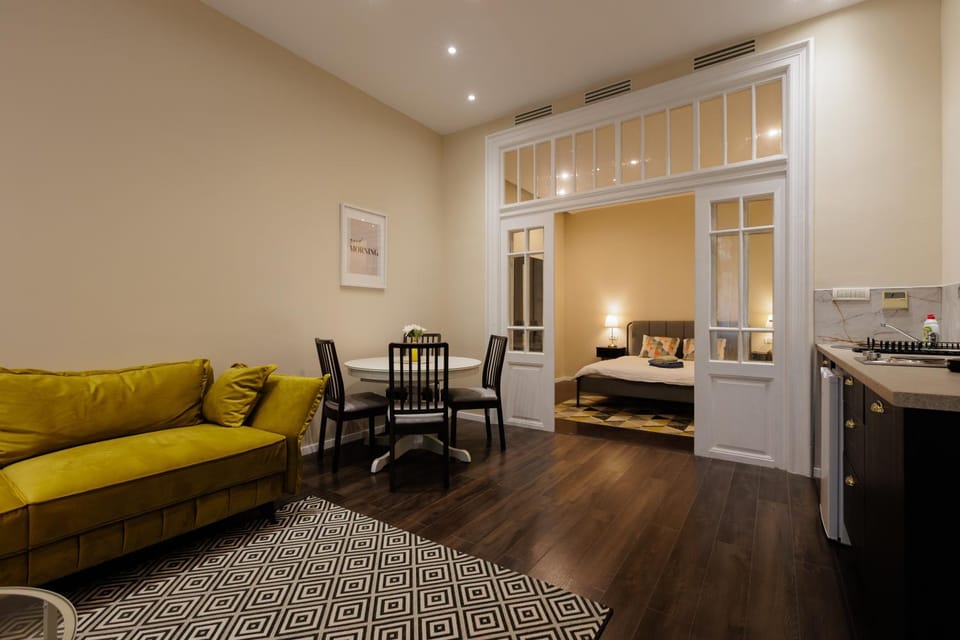 Kitchen or kitchenette, Seating area, Dining area