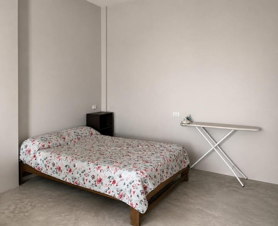 Bed, Area and facilities