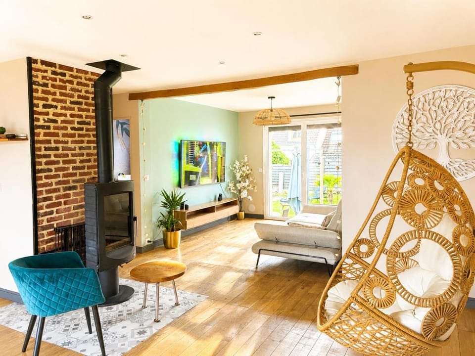 TV and multimedia, Living room, Garden view