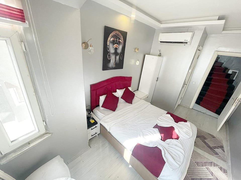 Bed, Photo of the whole room, Seating area, wardrobe