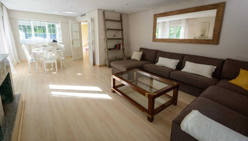 Communal lounge/ TV room