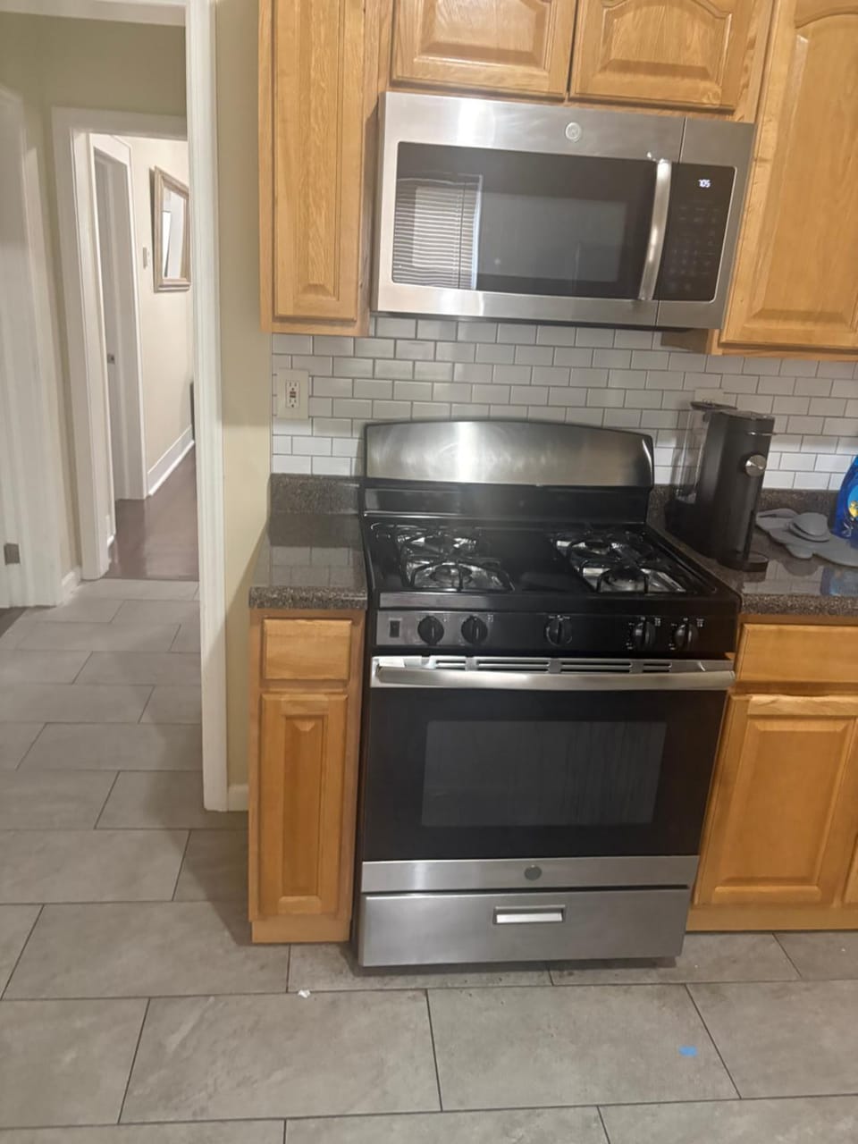 Rest Assured 3 bedroom near airport Apartment in Irvington