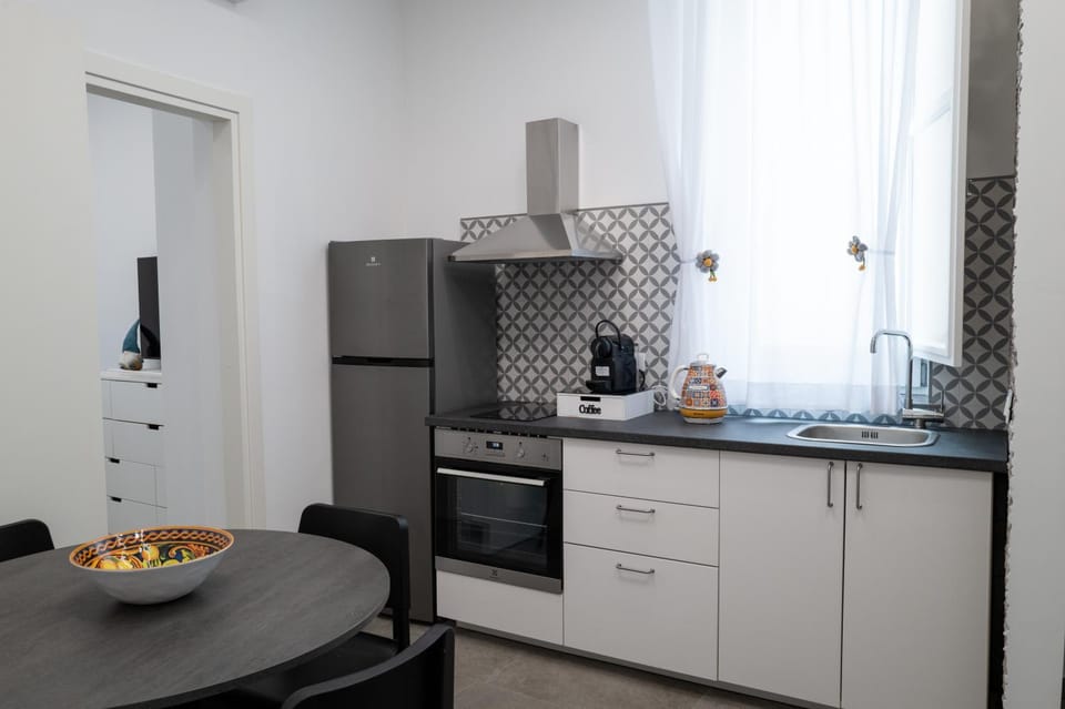 Kitchen or kitchenette, Dining area, stove