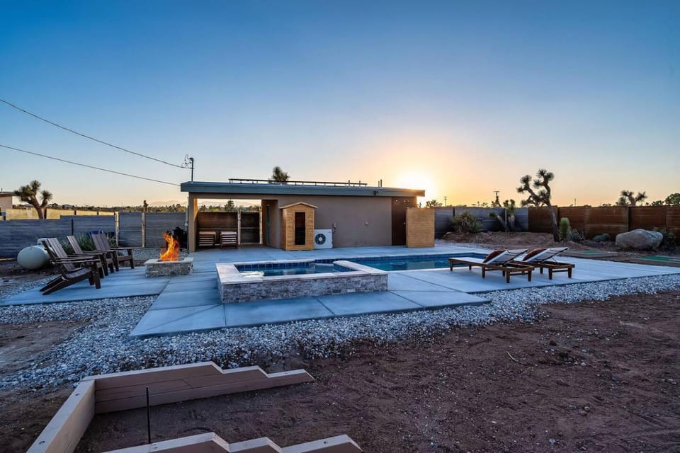 Tiny Home w Pool, Hot Tub, Sauna, Golf & More! House in Yucca Valley