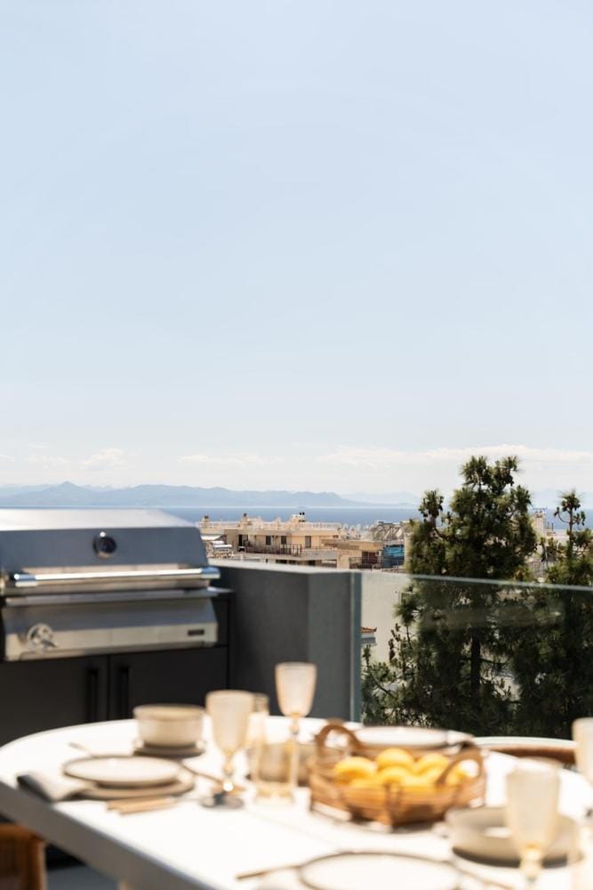 Sky Lagoon 360 Apartment in South Athens