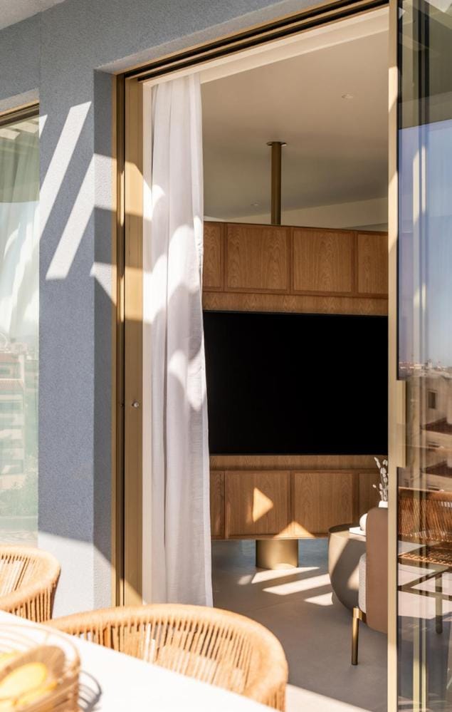 Sky Lagoon 360 Apartment in South Athens