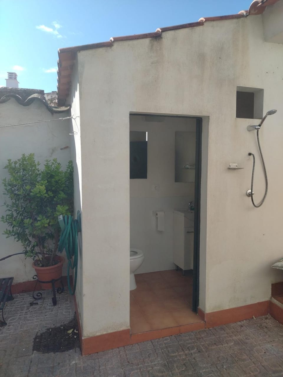 Shower, Toilet
