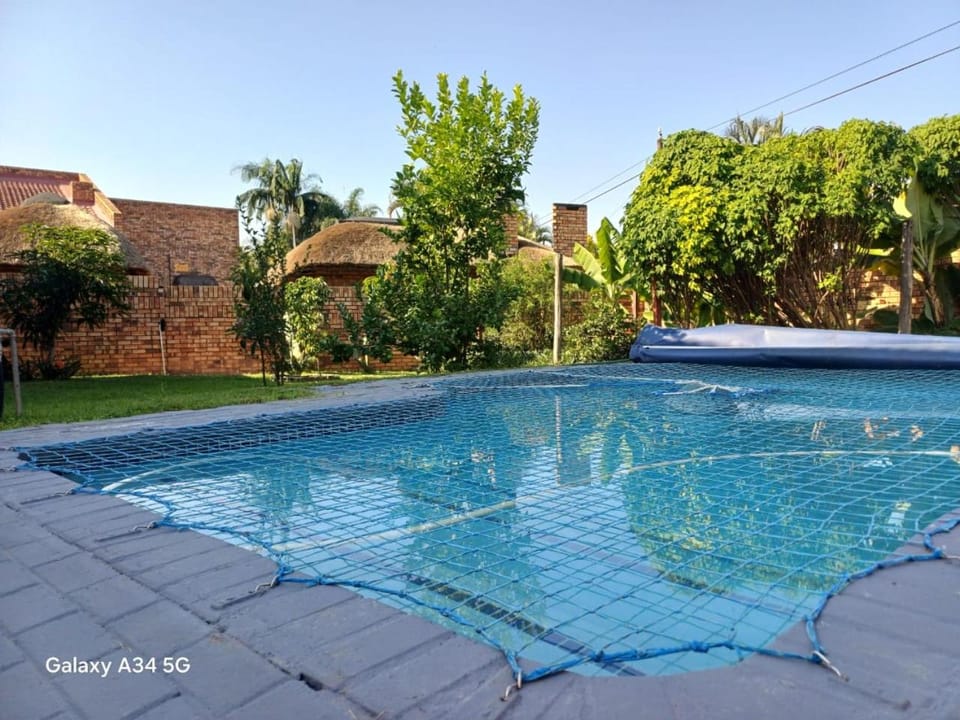 Garden, Swimming pool