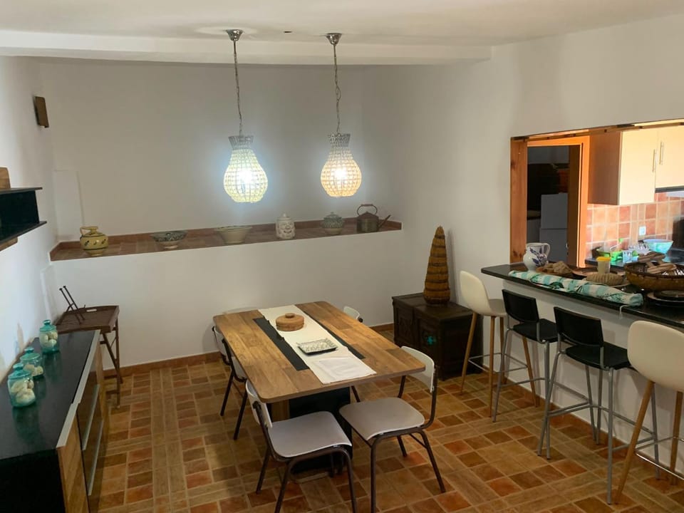 Kitchen or kitchenette, Seating area, Dining area