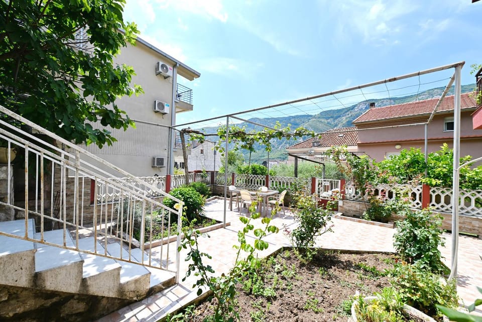 Studio Badza Apartment in Dobrota