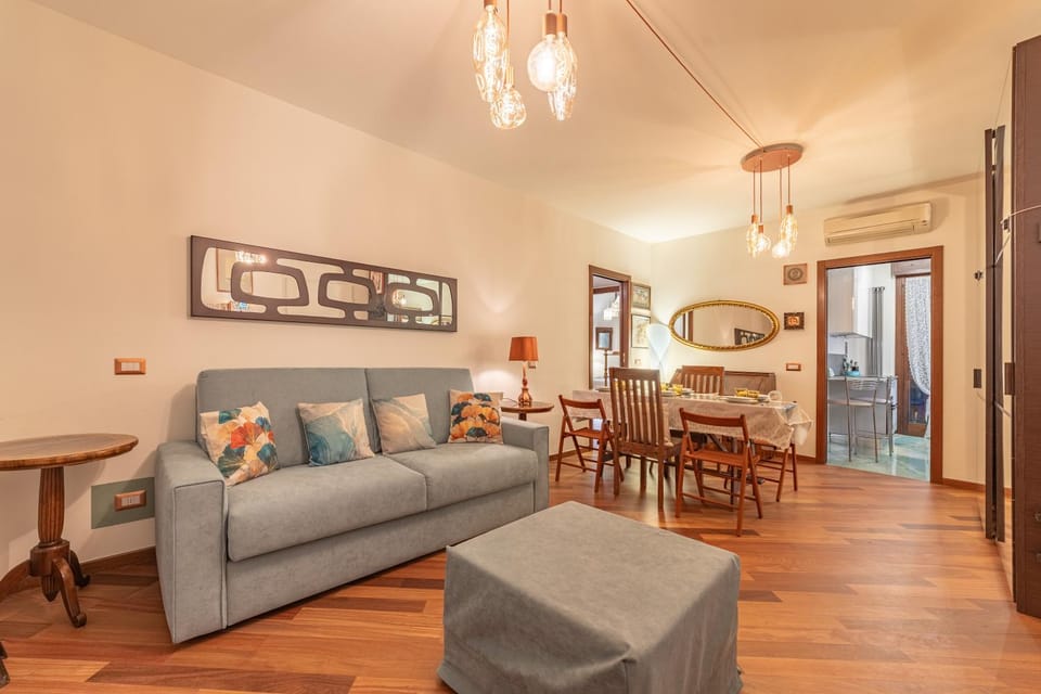 Living room, Photo of the whole room, Seating area, wardrobe