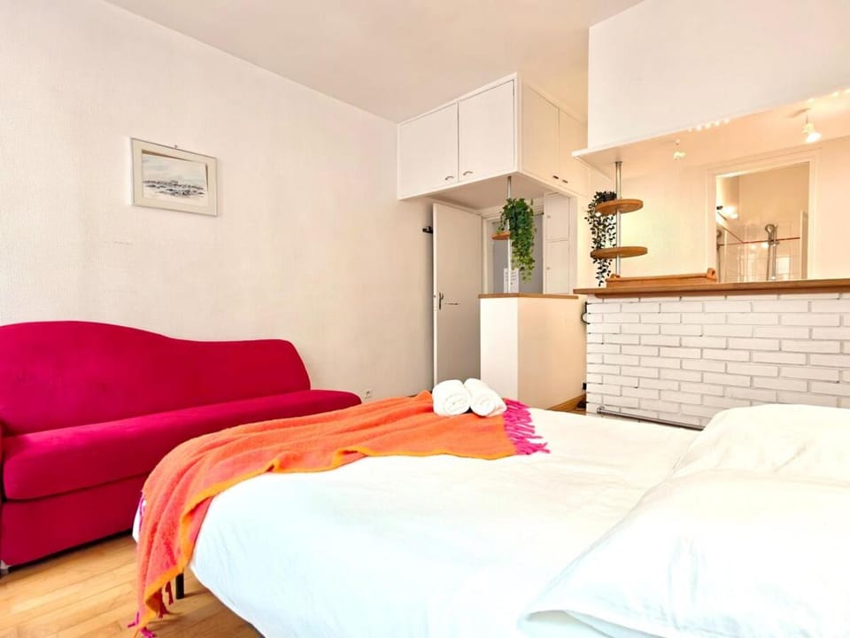Stylish Paris Studio Opera Area for 2 near Metro Apartment in Paris