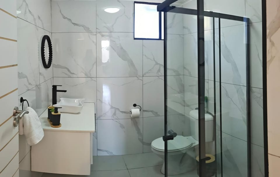 Shower, Toilet, Bathroom, towels
