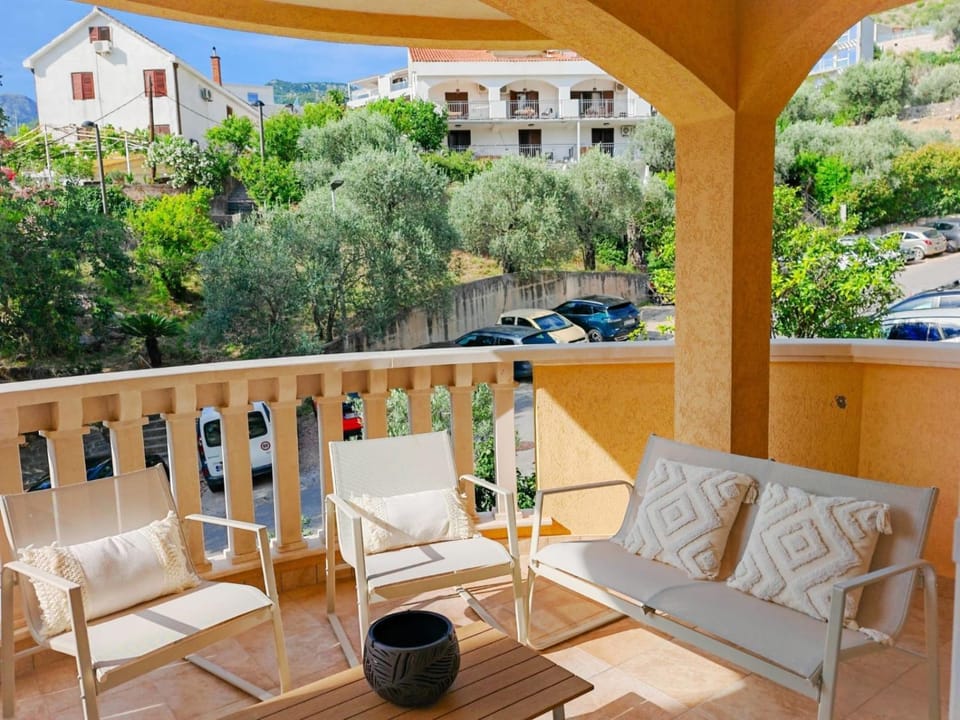 View (from property/room), Balcony/Terrace, Seating area