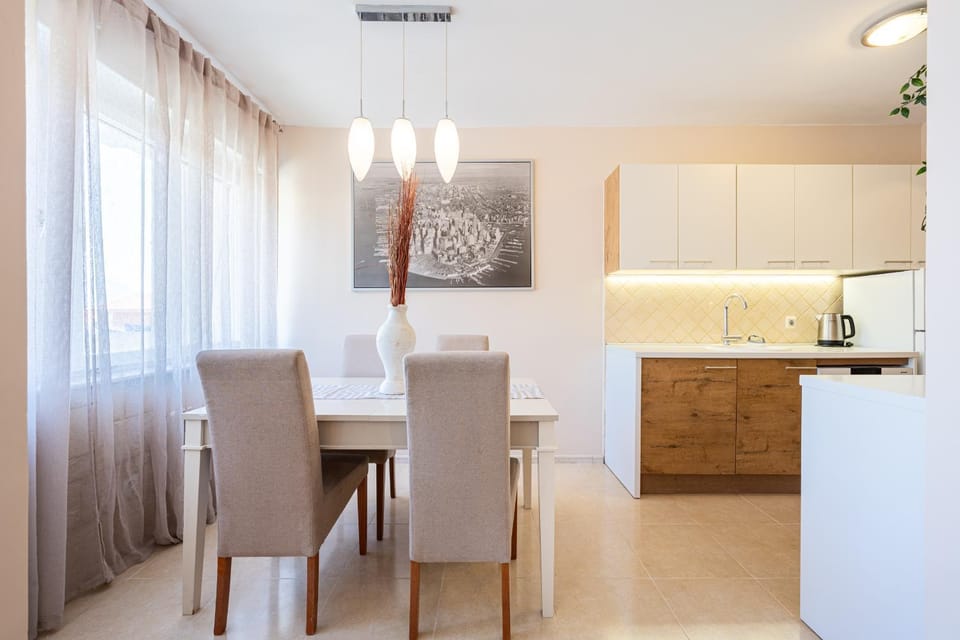 Kitchen or kitchenette, Dining area, kitchen
