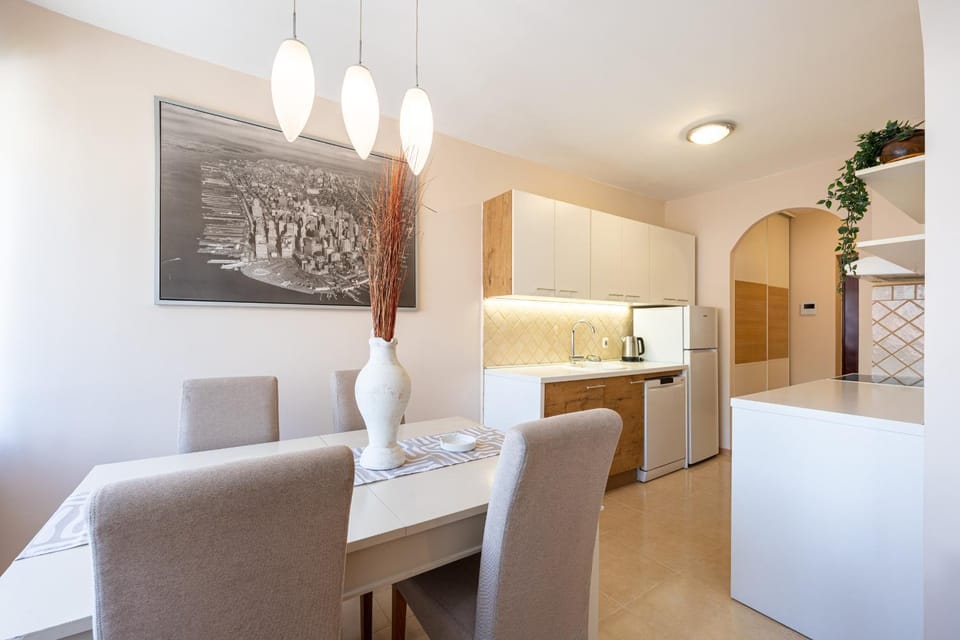 Kitchen or kitchenette, Dining area, stove, kitchen