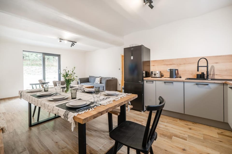 Coffee/tea facilities, Kitchen or kitchenette, Dining area
