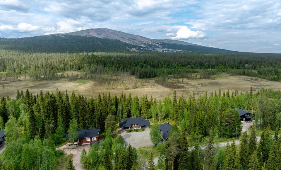 Property building, Neighbourhood, Bird's eye view, Skiing, Hiking