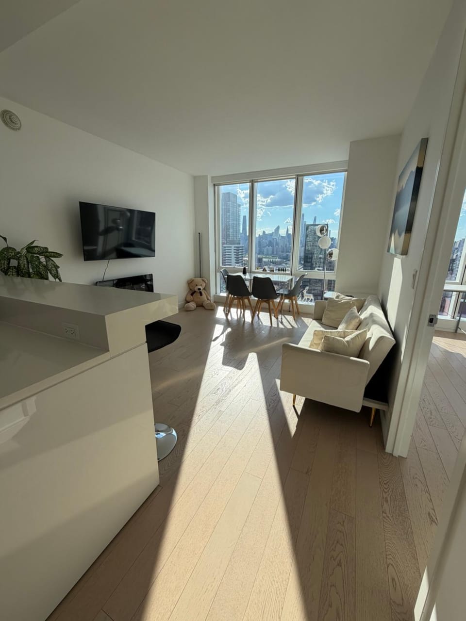 1 STOP TO MIDTOWN SPECTACULAR PANORAMIC VIEW LUXURY HIGH RISE CORNER 1 BR APt Apartment in Sunnyside