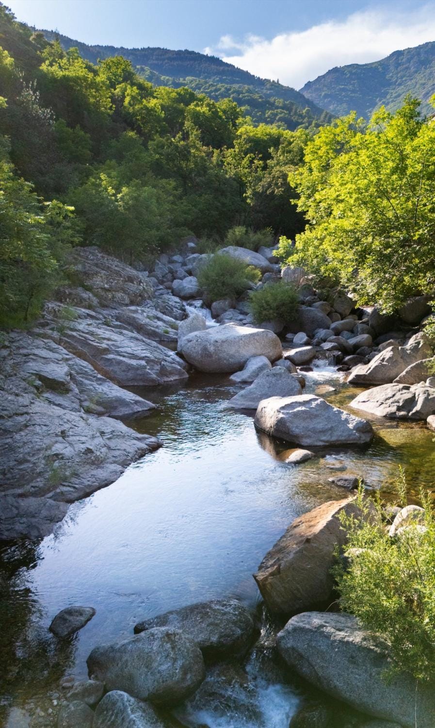 Nearby landmark, Day, Natural landscape, Mountain view, River view