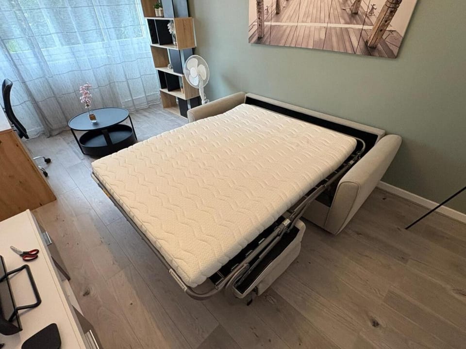 Bed, Living room