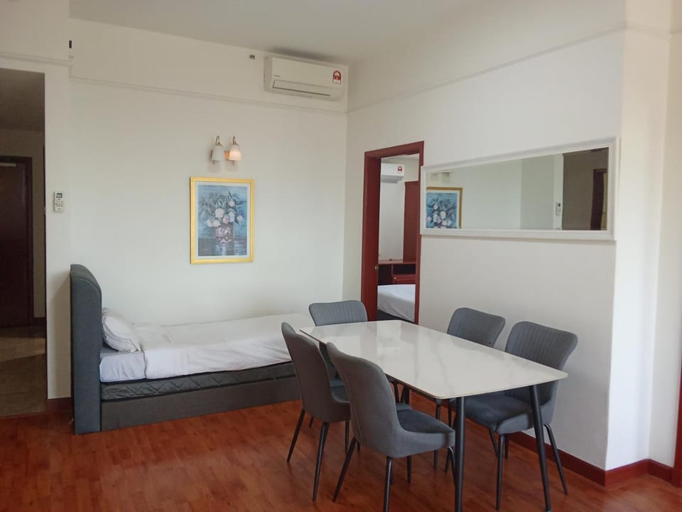 Living room, Seating area, Dining area, air conditioner