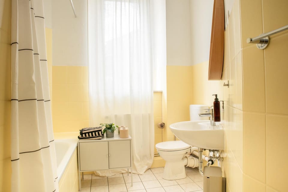 Toilet, Bathroom, towels