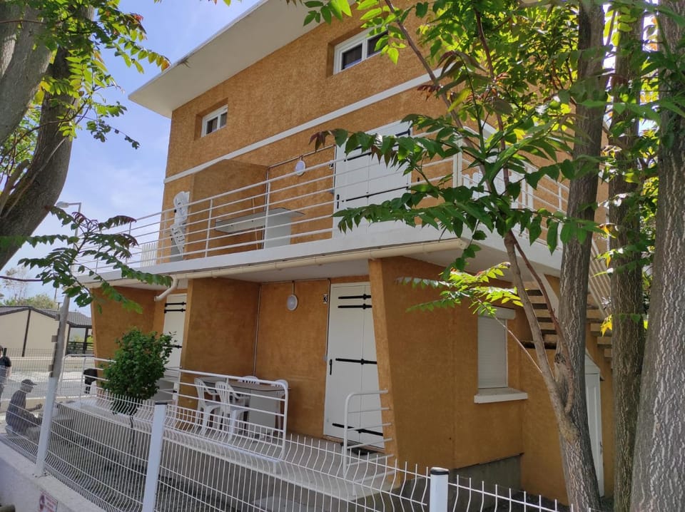 Property building, Balcony/Terrace