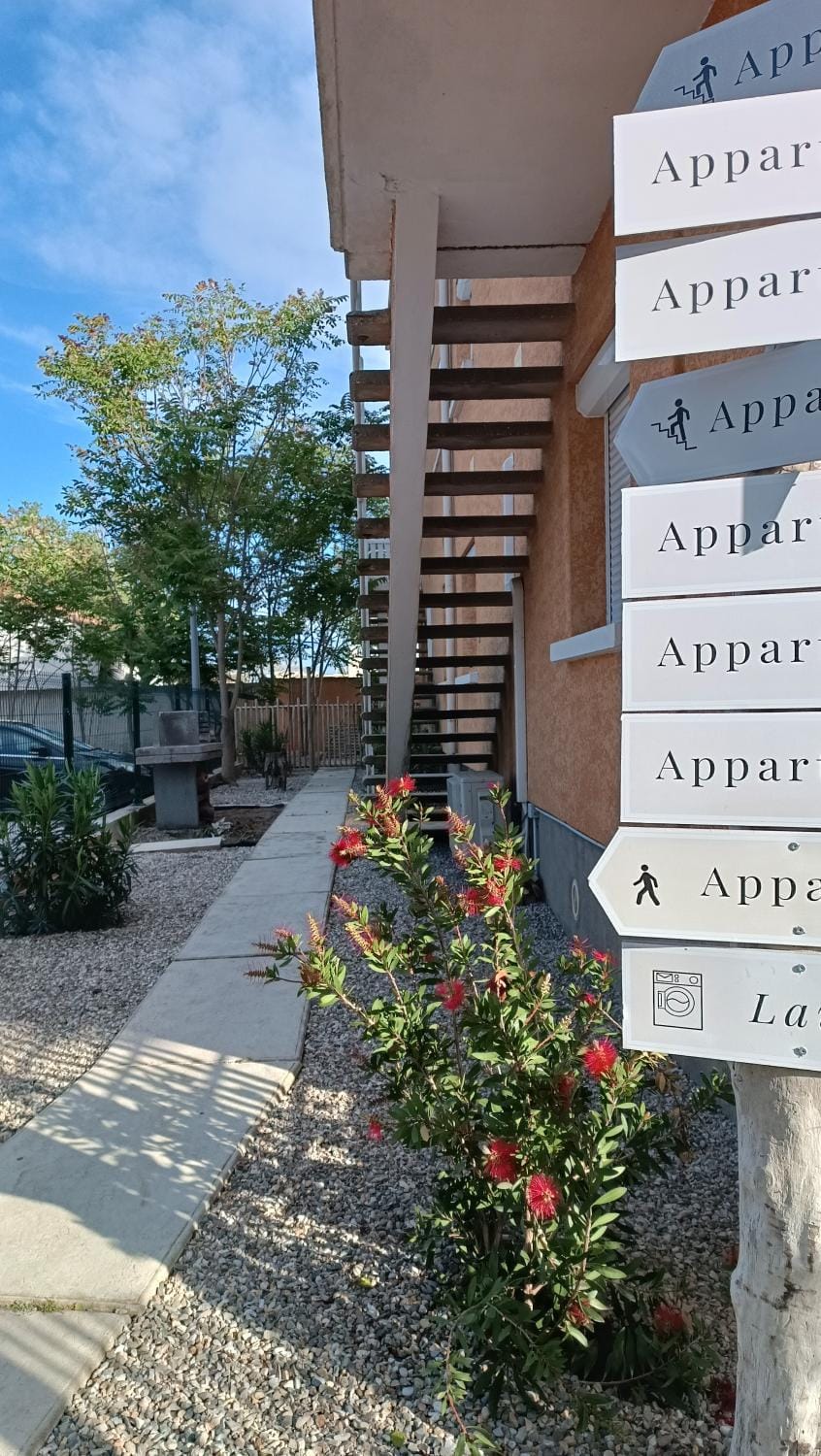 Text overlay, Street view