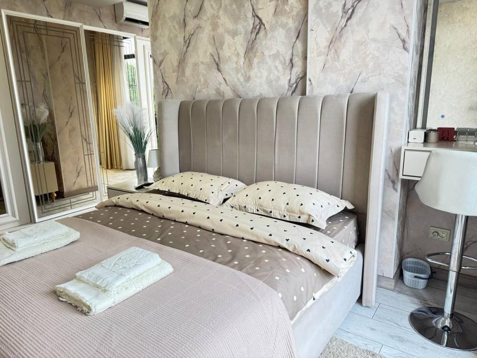 Bed, Bedroom, towels, wardrobe, air conditioner