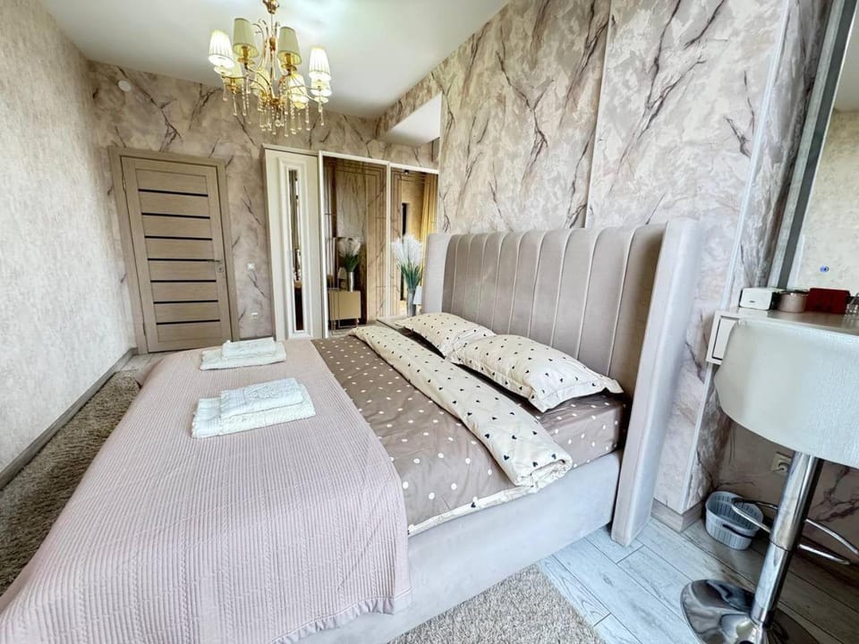 Bed, Bedroom, wardrobe, air conditioner