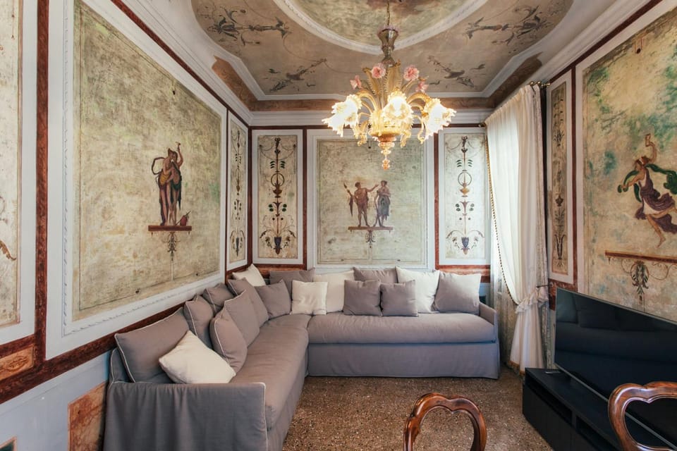 Living room, Seating area