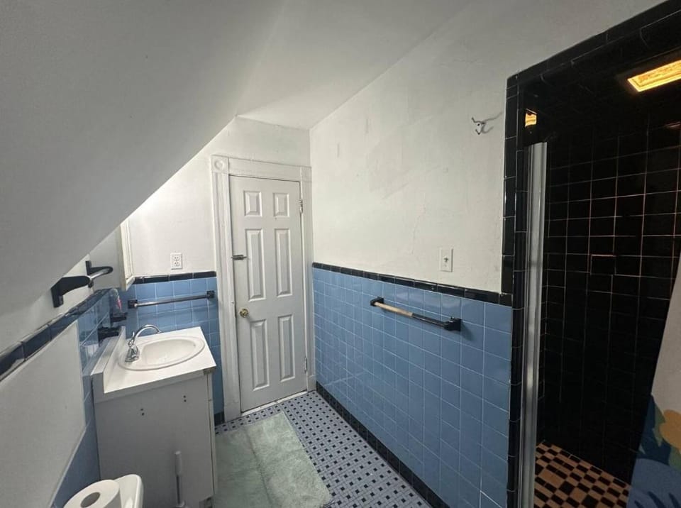 -No70- Fancy Room in a House - Walking Distance to Green Line T Station - Centrally Located at Brighton Boston Vacation rental in Brookline