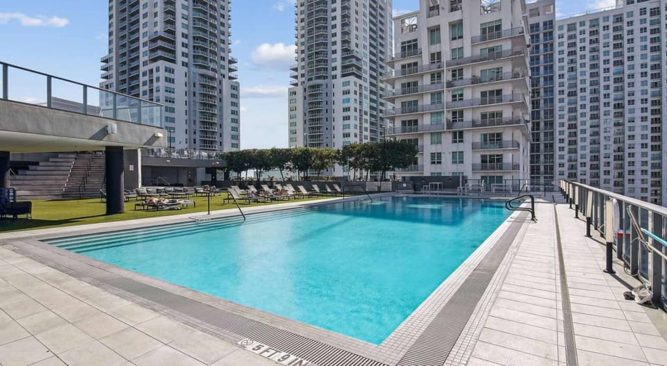 Hot Tub, Swimming pool