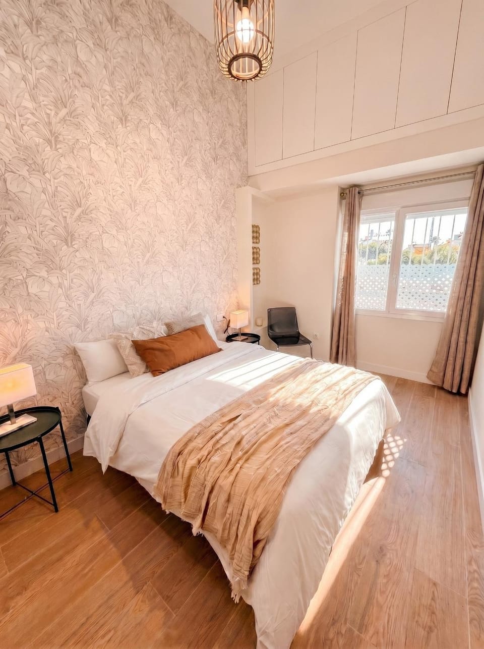 Bed, Photo of the whole room, Bedroom