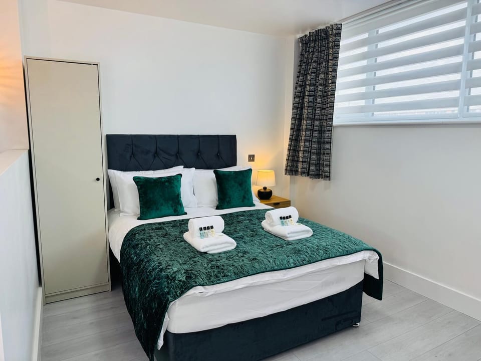Bed, Bedroom, towels, wardrobe