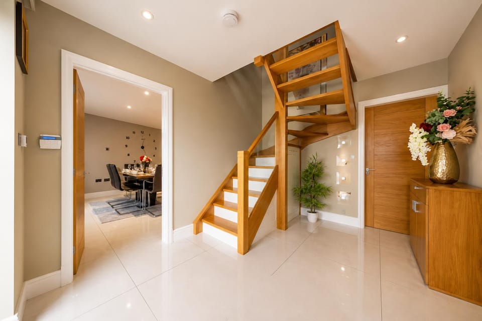 Room B 7C Stunning Loft Stay Vacation rental in Dewsbury