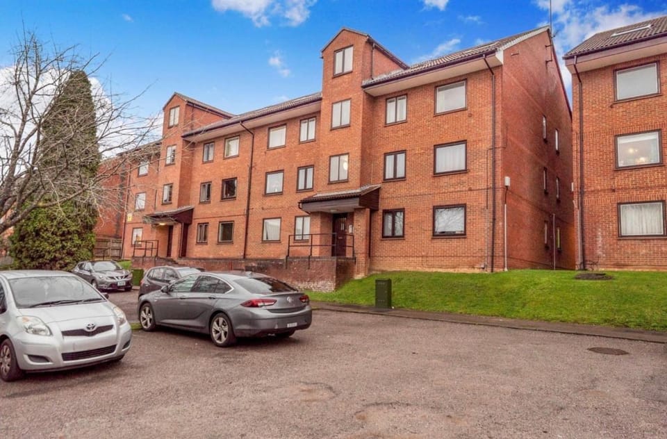 Property building, Neighbourhood, Location, Parking