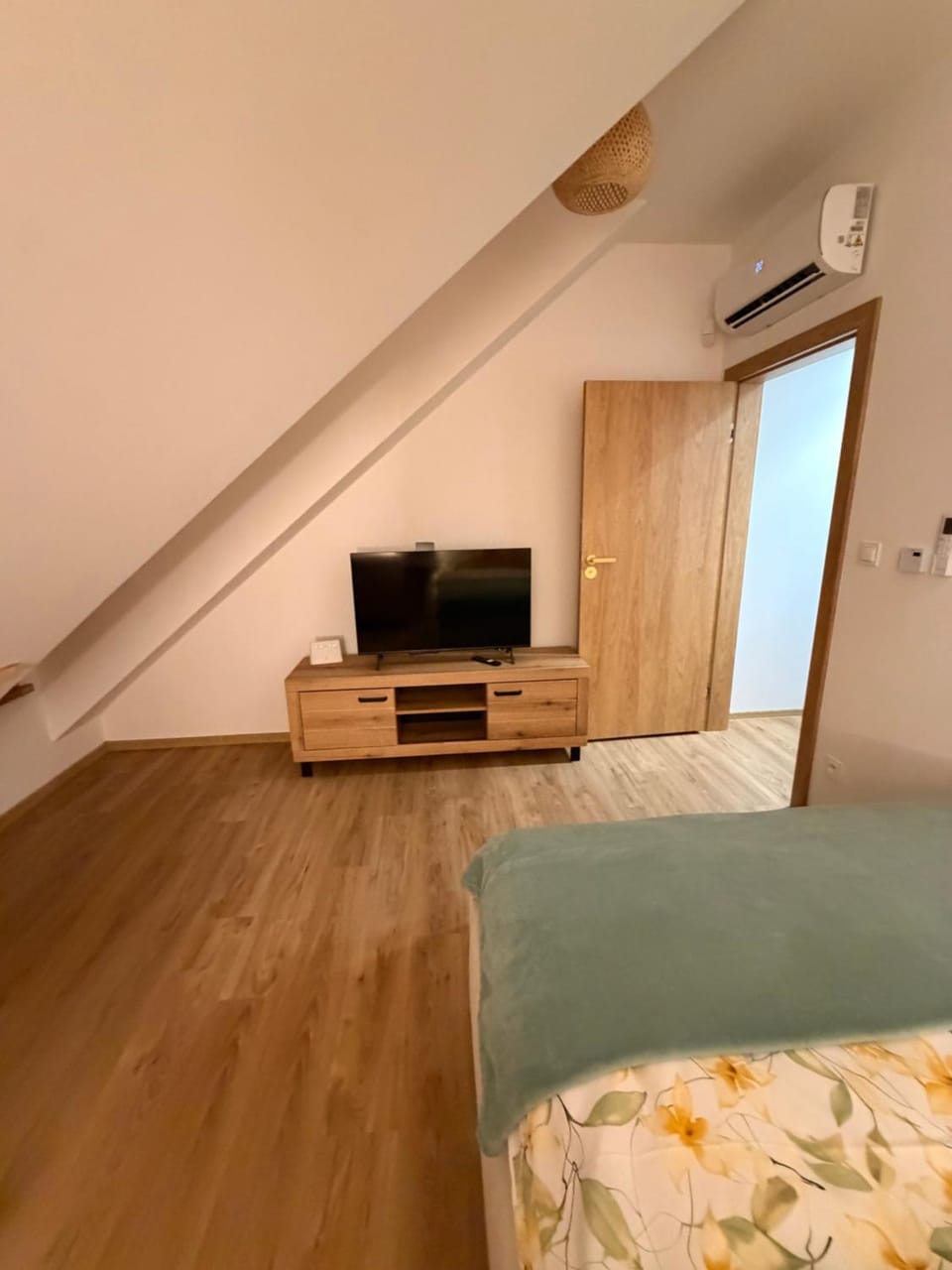 TV and multimedia, Bedroom