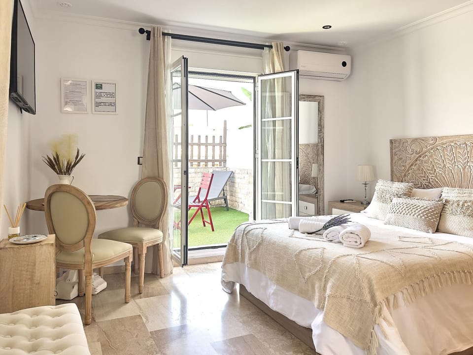 Bedroom, air conditioner