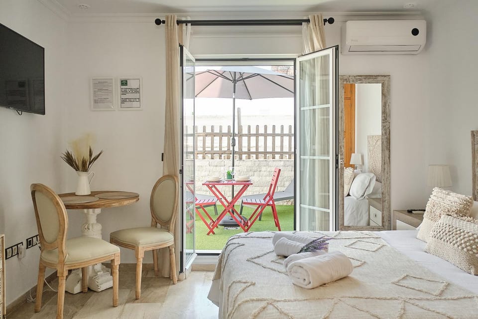 Dining area, Bedroom