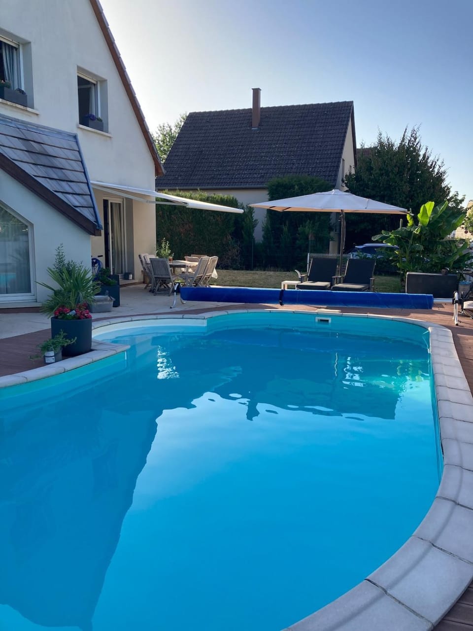 Day, Swimming pool