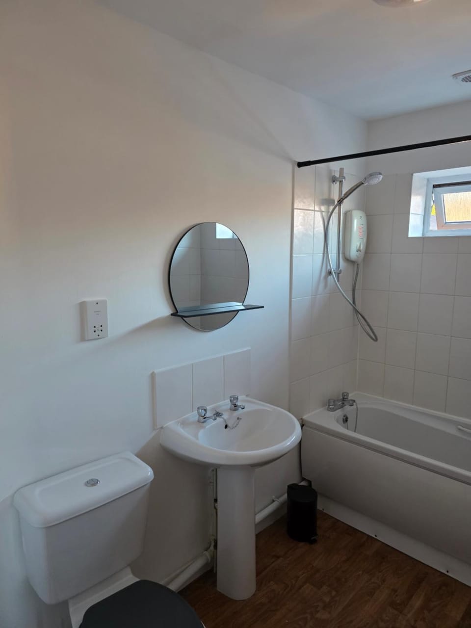 Shower, Toilet, Bath, towels
