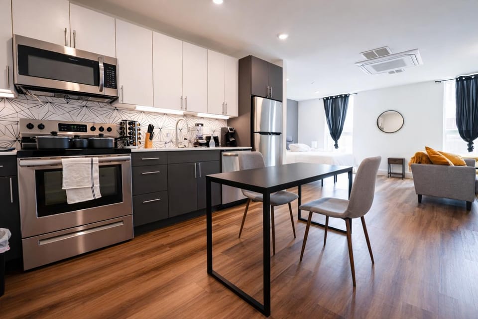 Central Studio w Wifi & WD Gym Rooftop Apartment in Philadelphia