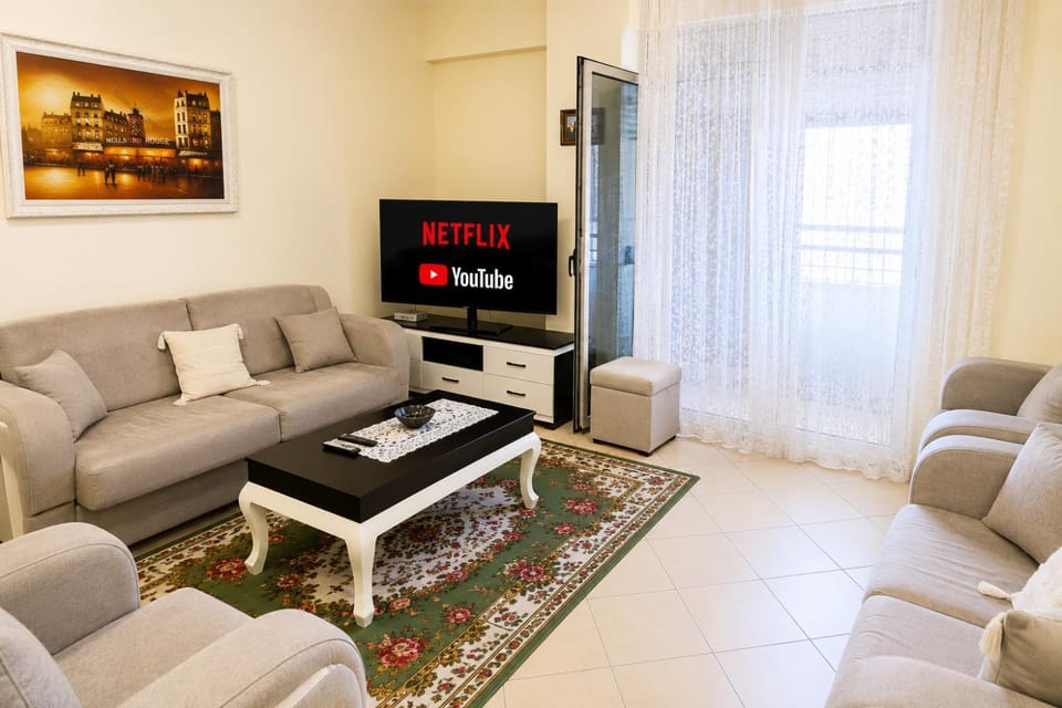 Communal lounge/ TV room, TV and multimedia, Living room, Seating area, Evening entertainment