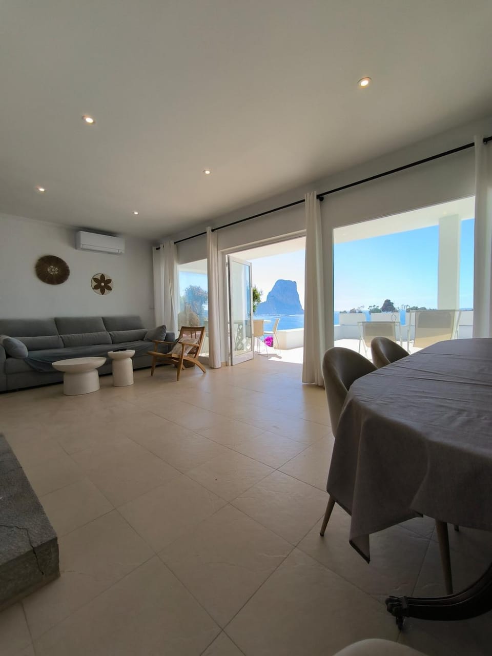 Frontline of the sea, 3 rooms 2 baths, Parking Villa in Calp